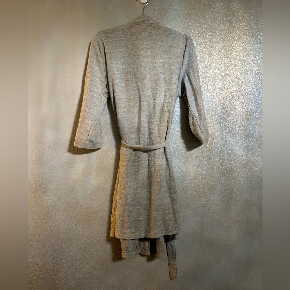 Women’s Liz Claiborne gray 3/4 Sleeve Knee Length Robe size large - Picture 3 of 3